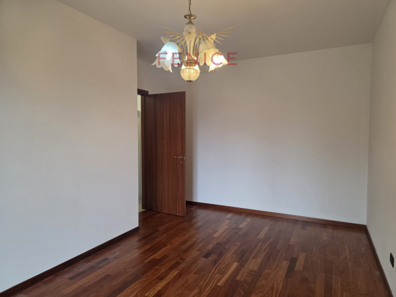 Noi di Fenice Immobiliare siamo lieti di proporti una grande occasione, una di quelle soluzioni c...