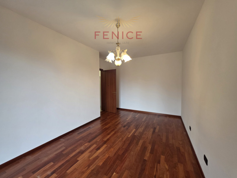 Noi di Fenice Immobiliare siamo lieti di proporti una grande occasione, una di quelle soluzioni c...