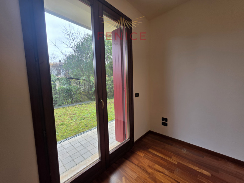 Noi di Fenice Immobiliare siamo lieti di proporti una grande occasione, una di quelle soluzioni c...