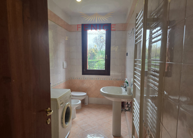 Noi di Fenice Immobiliare siamo lieti di proporti una grande occasione, una di quelle soluzioni c...