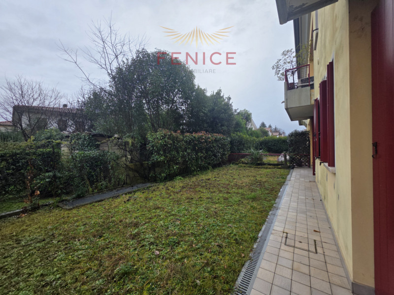 Noi di Fenice Immobiliare siamo lieti di proporti una grande occasione, una di quelle soluzioni c...