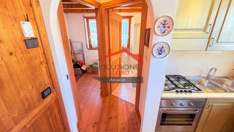 Scopri questo splendido appartamento quadrilocale situato nel centro di Gallio, in una palazzina ...