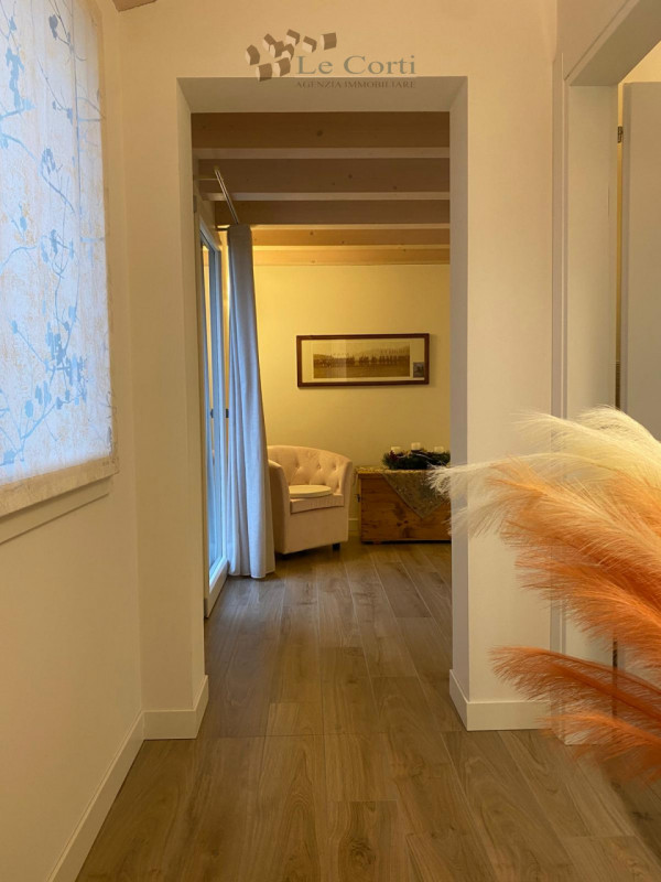 Situata sulle colline di Lonigo, a Monticello, con splendida vista panoramica sulla pianura, prop...