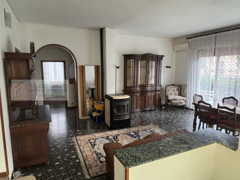 Situata in una zona residenziale tranquilla e riservata, ma allo stesso tempo comoda a ogni servi...