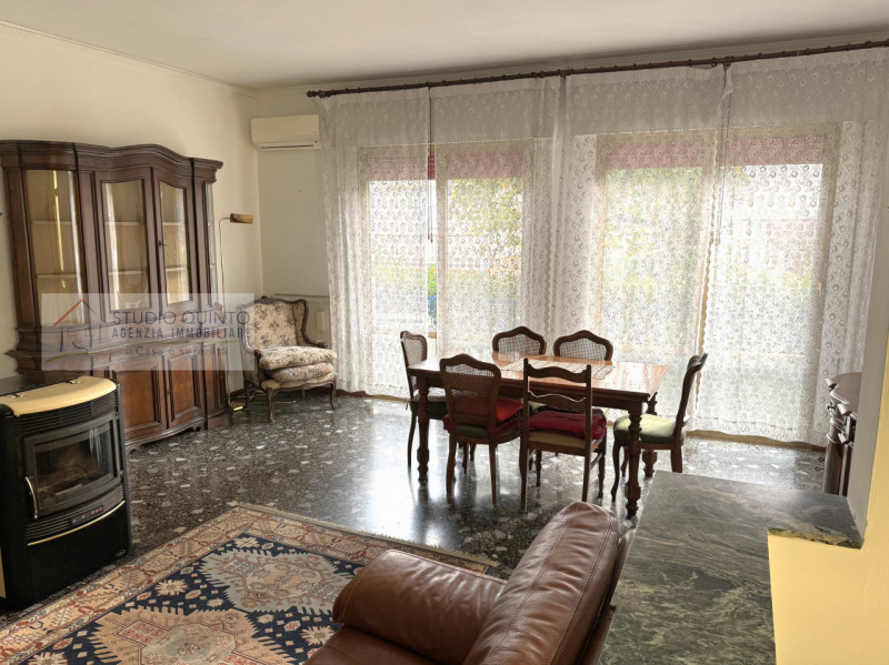 Situata in una zona residenziale tranquilla e riservata, ma allo stesso tempo comoda a ogni servi...