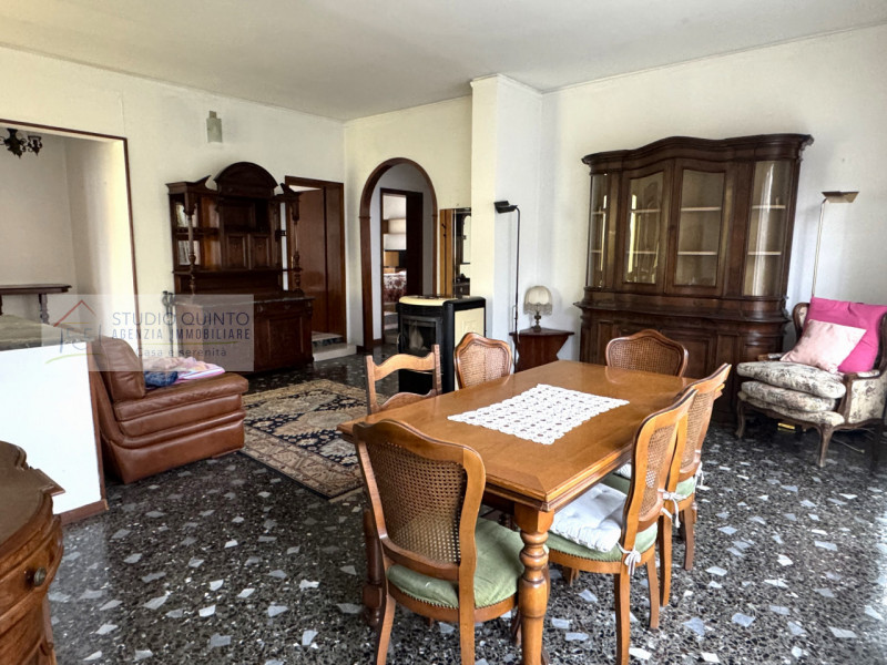 Situata in una zona residenziale tranquilla e riservata, ma allo stesso tempo comoda a ogni servi...