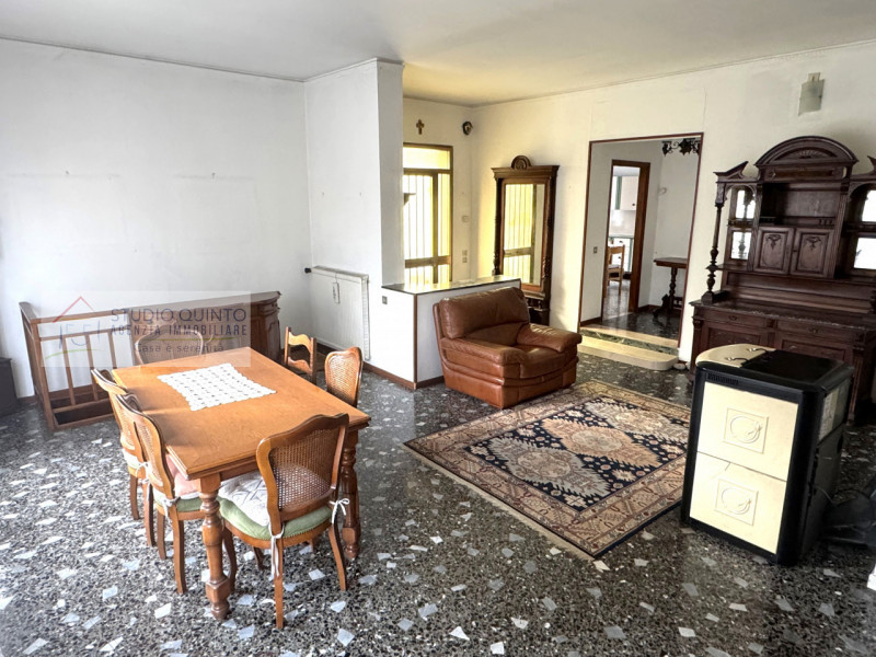 Situata in una zona residenziale tranquilla e riservata, ma allo stesso tempo comoda a ogni servi...