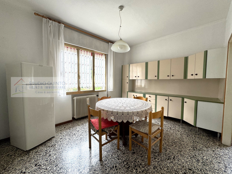 Situata in una zona residenziale tranquilla e riservata, ma allo stesso tempo comoda a ogni servi...