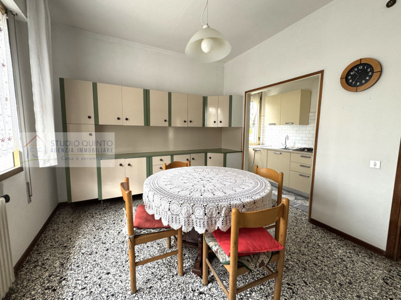 Situata in una zona residenziale tranquilla e riservata, ma allo stesso tempo comoda a ogni servi...