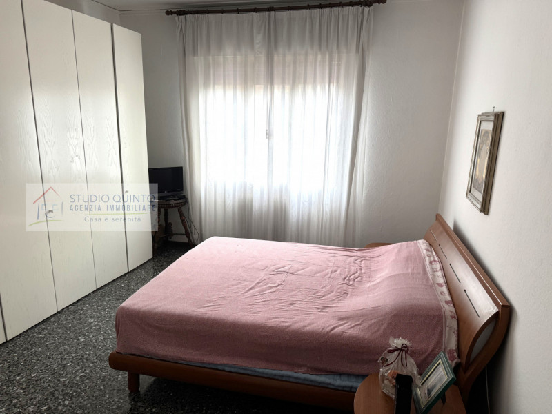 Situata in una zona residenziale tranquilla e riservata, ma allo stesso tempo comoda a ogni servi...