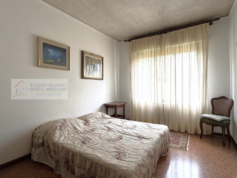 Situata in una zona residenziale tranquilla e riservata, ma allo stesso tempo comoda a ogni servi...