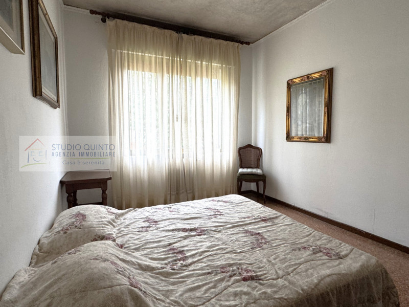 Situata in una zona residenziale tranquilla e riservata, ma allo stesso tempo comoda a ogni servi...