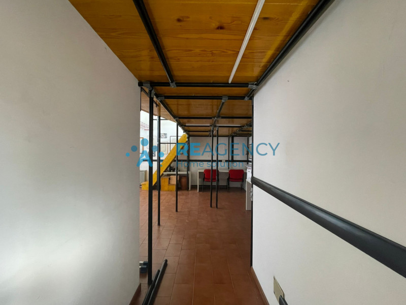 Ufficio di 45 mq sviluppato interamente al piano terra vicino a Piazza Fraccon

L’immobile è cara...