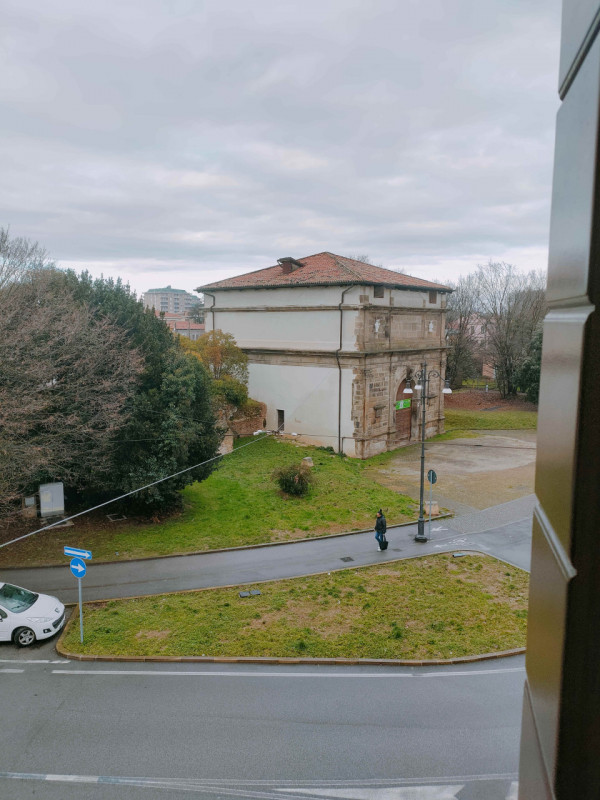 Padova centro, Via Euganea, piano alto con ascensore appartamento composto da: ingresso, soggiorn...