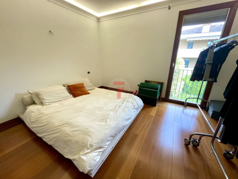 In una delle aree residenziali più esclusive e riservate dell’asse Padova–Venezia, immersa nel ve...