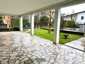 PADOVA MANDRIA - ZONA CENTRALE 
Star immobiliare propone in vendita ottimo appartamento LIBERO SU...