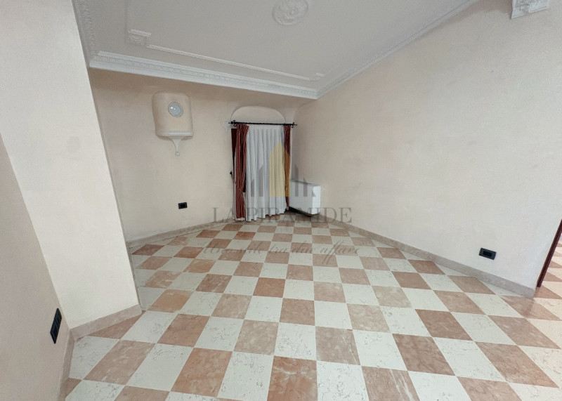 PORZIONE DI TRIFAMILIARE - ABANO TERME 
Proponiamo in vendita porzione di trifamiliare di 125 mq ...