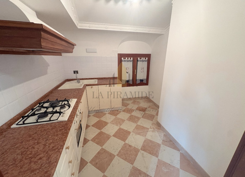 PORZIONE DI TRIFAMILIARE - ABANO TERME 
Proponiamo in vendita porzione di trifamiliare di 125 mq ...