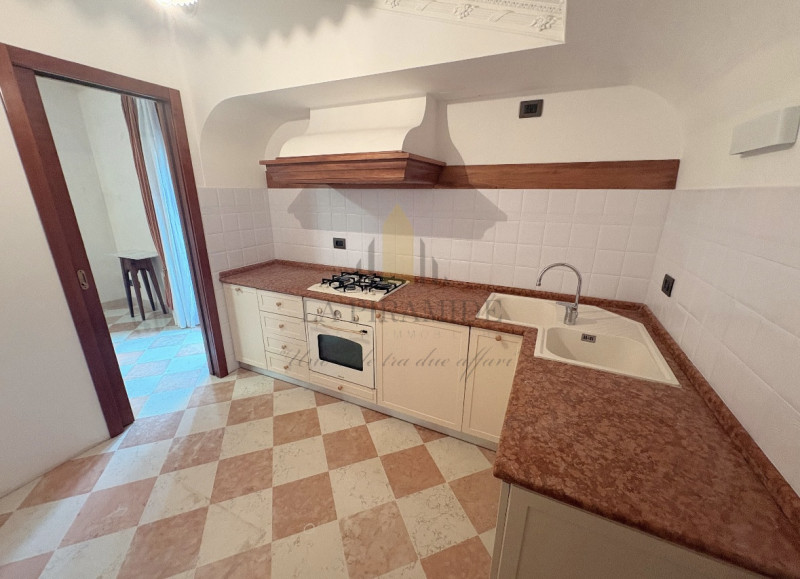 PORZIONE DI TRIFAMILIARE - ABANO TERME 
Proponiamo in vendita porzione di trifamiliare di 125 mq ...