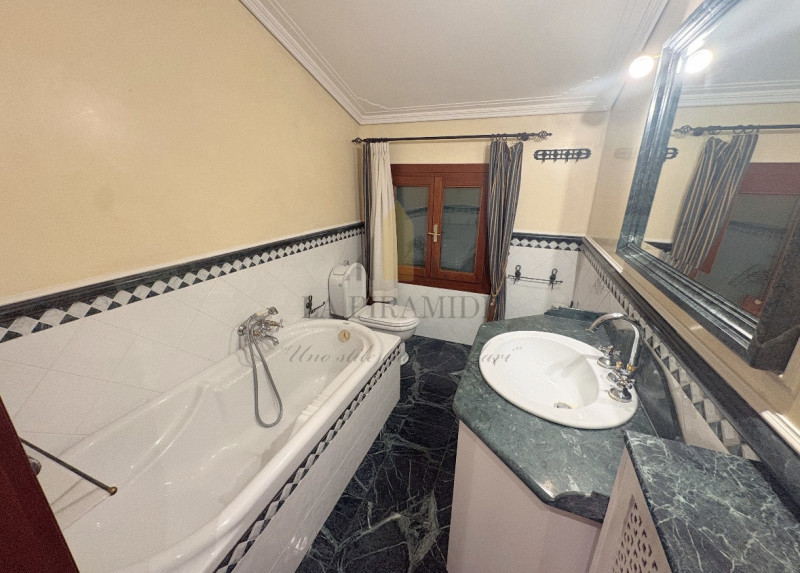PORZIONE DI TRIFAMILIARE - ABANO TERME 
Proponiamo in vendita porzione di trifamiliare di 125 mq ...