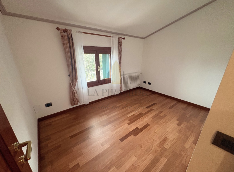 PORZIONE DI TRIFAMILIARE - ABANO TERME 
Proponiamo in vendita porzione di trifamiliare di 125 mq ...