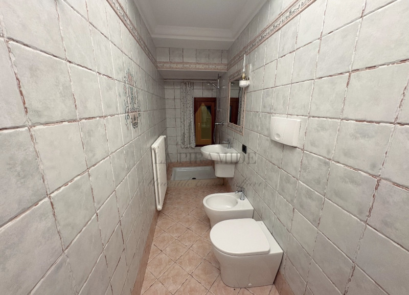 PORZIONE DI TRIFAMILIARE - ABANO TERME 
Proponiamo in vendita porzione di trifamiliare di 125 mq ...