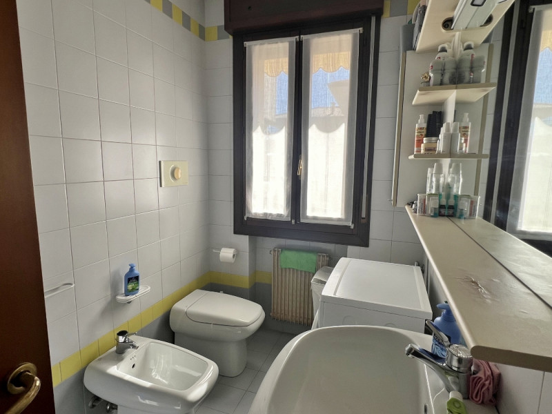 VENDESI MINI APPARTAMENTO ARREDATO, CON TERRAZZA ABITABILE E GARAGE A VICENZA - SAN BORTOLO - RIF...