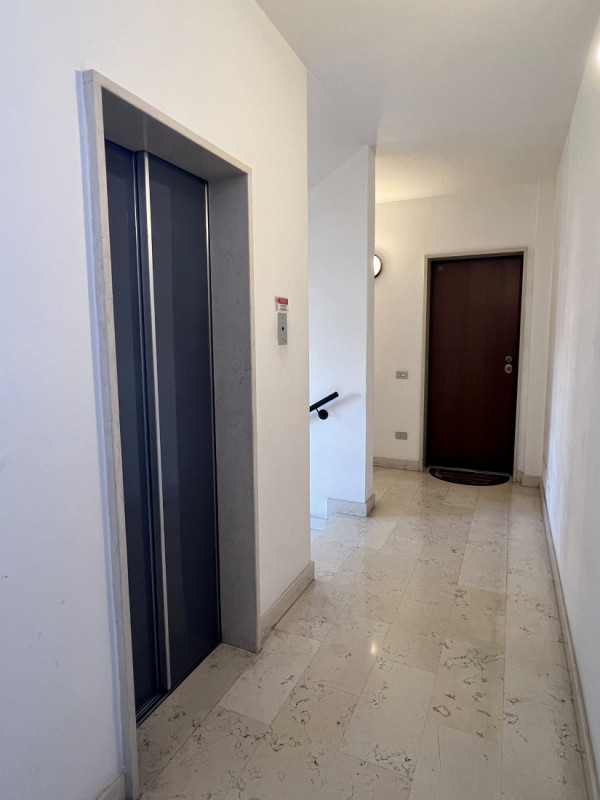 VENDESI MINI APPARTAMENTO ARREDATO, CON TERRAZZA ABITABILE E GARAGE A VICENZA - SAN BORTOLO - RIF...
