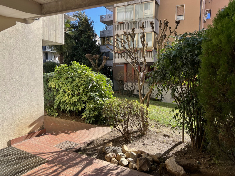 VENDESI MINI APPARTAMENTO ARREDATO, CON TERRAZZA ABITABILE E GARAGE A VICENZA - SAN BORTOLO - RIF...