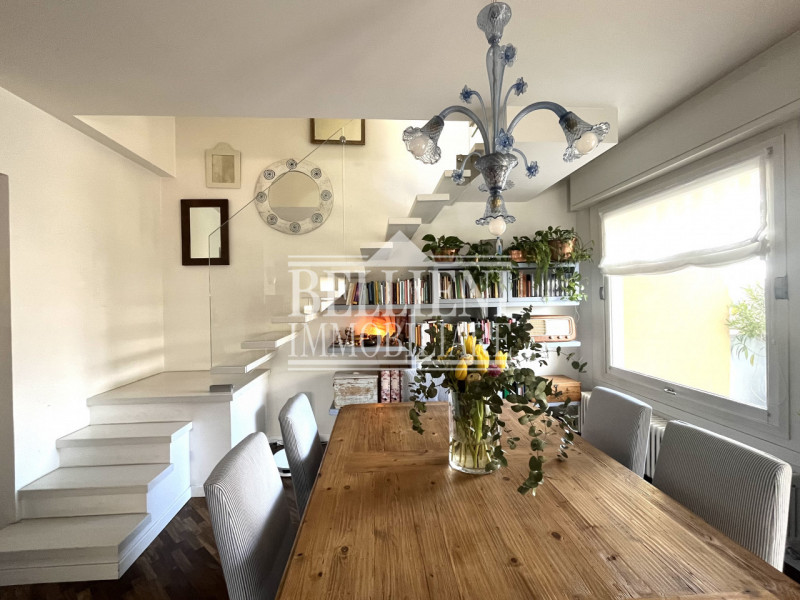 ZONA TEATRO NUOVO: vendesi luminoso e spazioso attico disposto su due livelli, quarto e quinto pi...