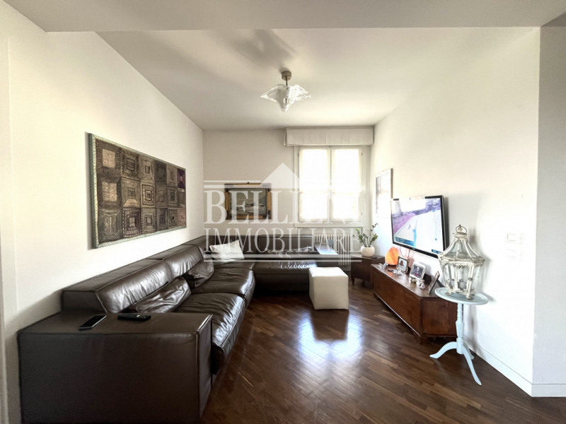 ZONA TEATRO NUOVO: vendesi luminoso e spazioso attico disposto su due livelli, quarto e quinto pi...