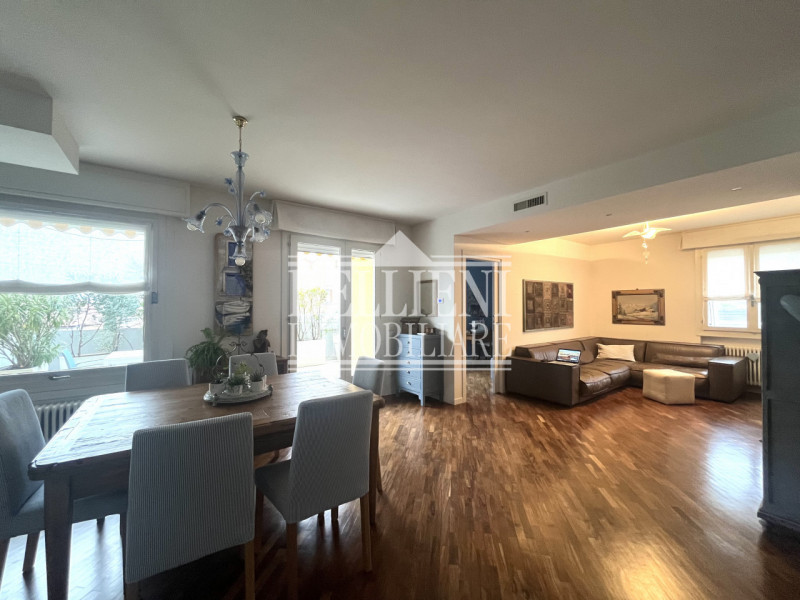 ZONA TEATRO NUOVO: vendesi luminoso e spazioso attico disposto su due livelli, quarto e quinto pi...