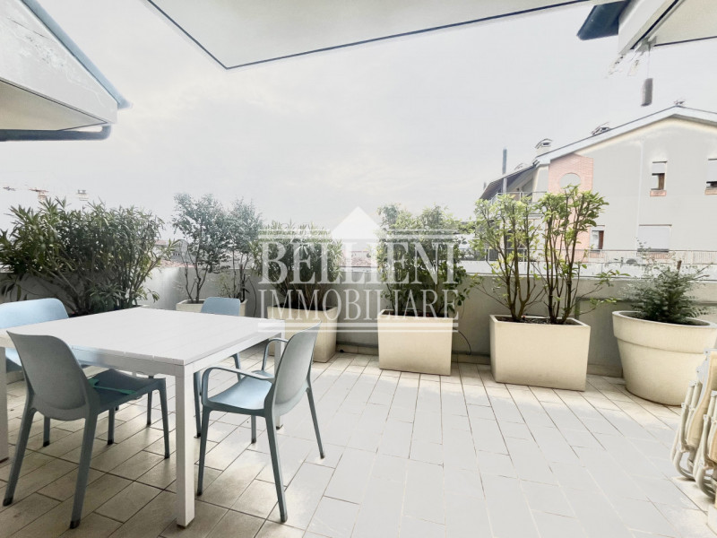 ZONA TEATRO NUOVO: vendesi luminoso e spazioso attico disposto su due livelli, quarto e quinto pi...