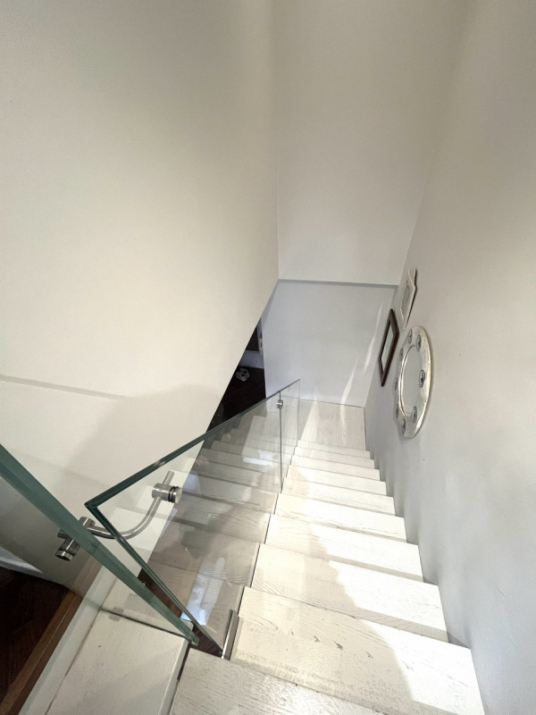 ZONA TEATRO NUOVO: vendesi luminoso e spazioso attico disposto su due livelli, quarto e quinto pi...