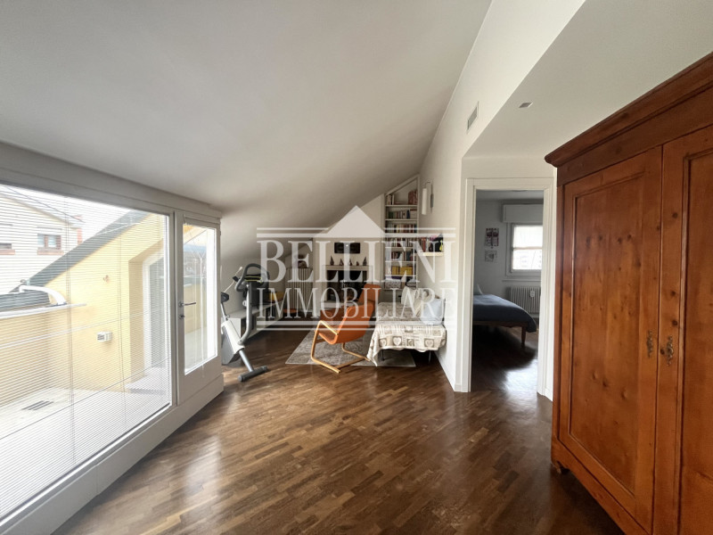 ZONA TEATRO NUOVO: vendesi luminoso e spazioso attico disposto su due livelli, quarto e quinto pi...