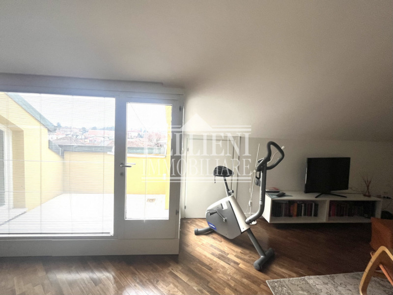 ZONA TEATRO NUOVO: vendesi luminoso e spazioso attico disposto su due livelli, quarto e quinto pi...