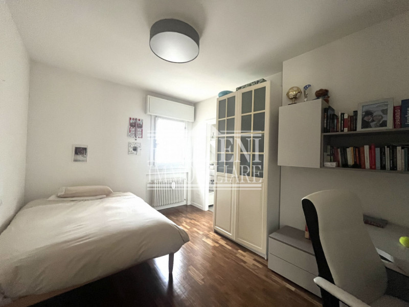 ZONA TEATRO NUOVO: vendesi luminoso e spazioso attico disposto su due livelli, quarto e quinto pi...