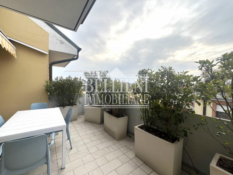 ZONA TEATRO NUOVO: vendesi luminoso e spazioso attico disposto su due livelli, quarto e quinto pi...