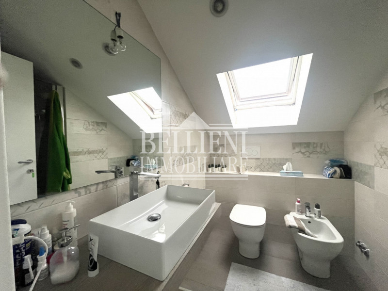 ZONA TEATRO NUOVO: vendesi luminoso e spazioso attico disposto su due livelli, quarto e quinto pi...