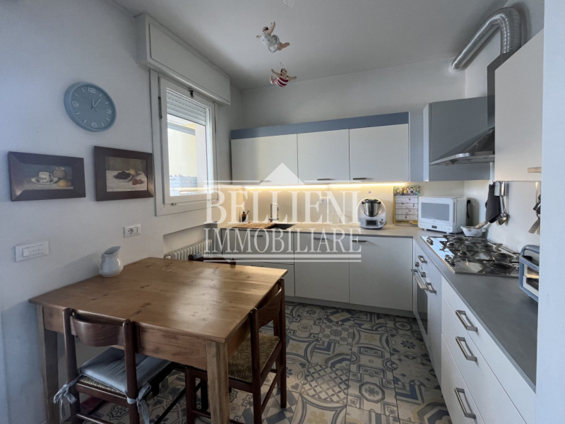 ZONA TEATRO NUOVO: vendesi luminoso e spazioso attico disposto su due livelli, quarto e quinto pi...