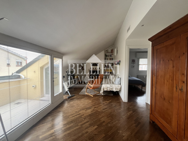 ZONA TEATRO NUOVO: vendesi luminoso e spazioso attico disposto su due livelli, quarto e quinto pi...