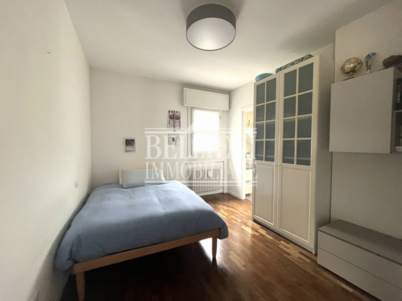 ZONA TEATRO NUOVO: vendesi luminoso e spazioso attico disposto su due livelli, quarto e quinto pi...