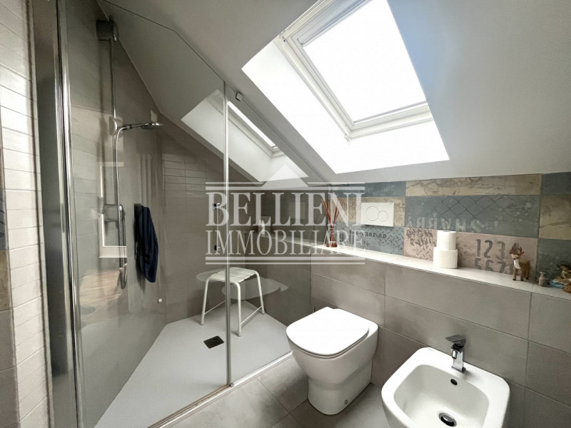 ZONA TEATRO NUOVO: vendesi luminoso e spazioso attico disposto su due livelli, quarto e quinto pi...