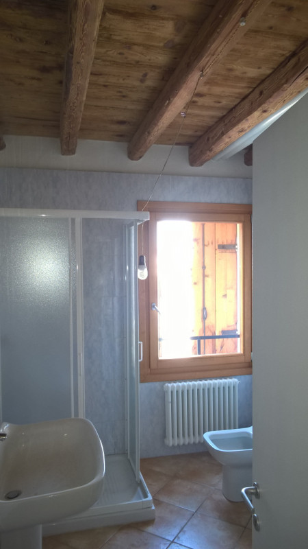 Zona Polegge, piccola palazzina, appartamento al piano primo composto da ingresso soggiorno con a...