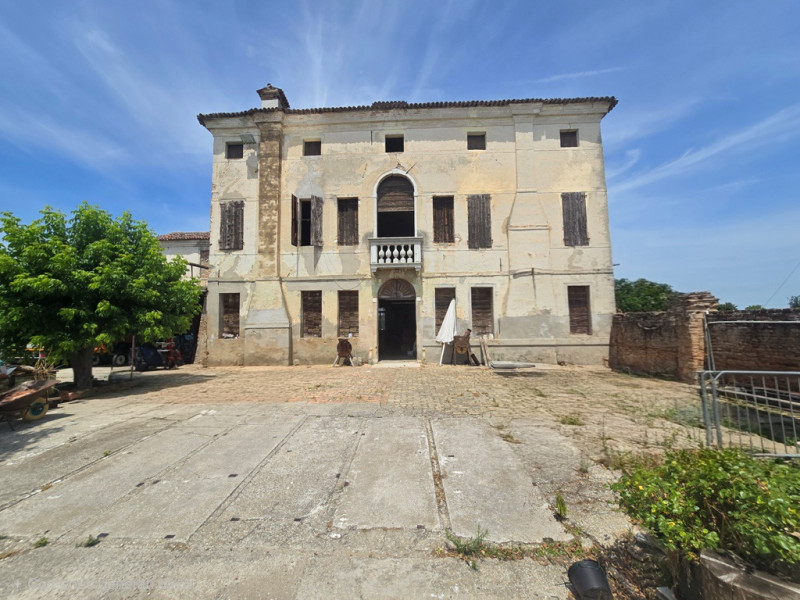 Piove di Sacco: Vicinanze Villa D' epoca del 1574,su 3 piani con magazzino. Villa d' epoca, costi...