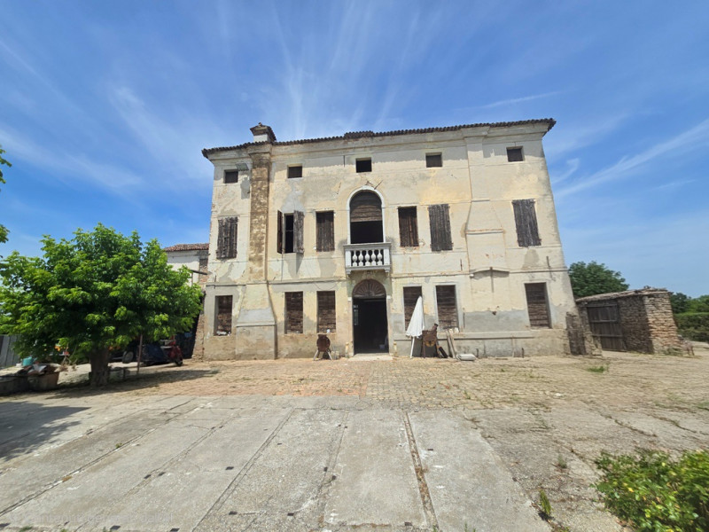 Piove di Sacco: Vicinanze Villa D' epoca del 1574,su 3 piani con magazzino. Villa d' epoca, costi...