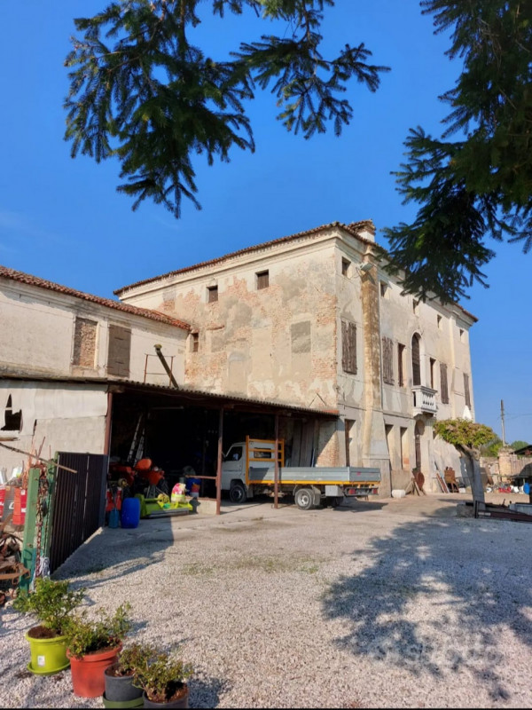 Piove di Sacco: Vicinanze Villa D' epoca del 1574,su 3 piani con magazzino. Villa d' epoca, costi...