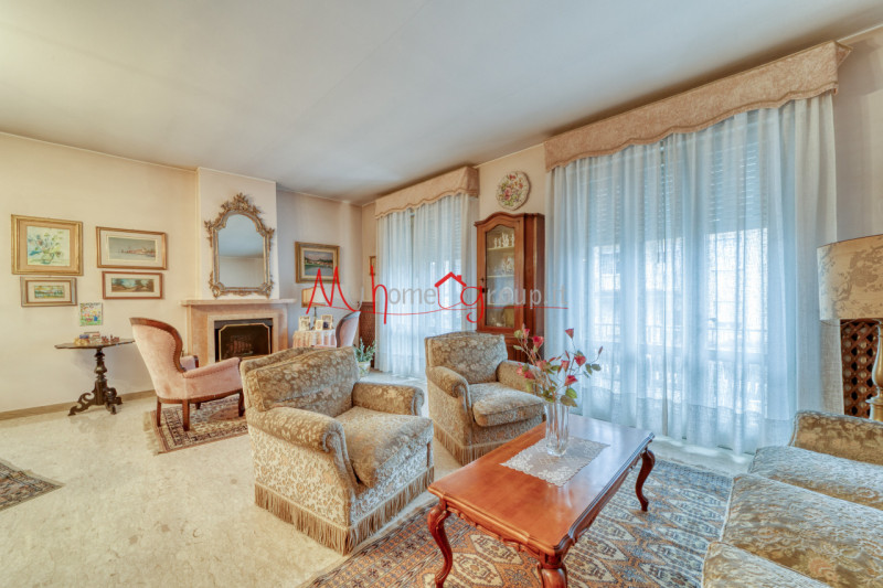 CHIESANUOVA: Villetta singola sviluppata su piano terra e primo dagli ambienti ampi e luminosi; s...