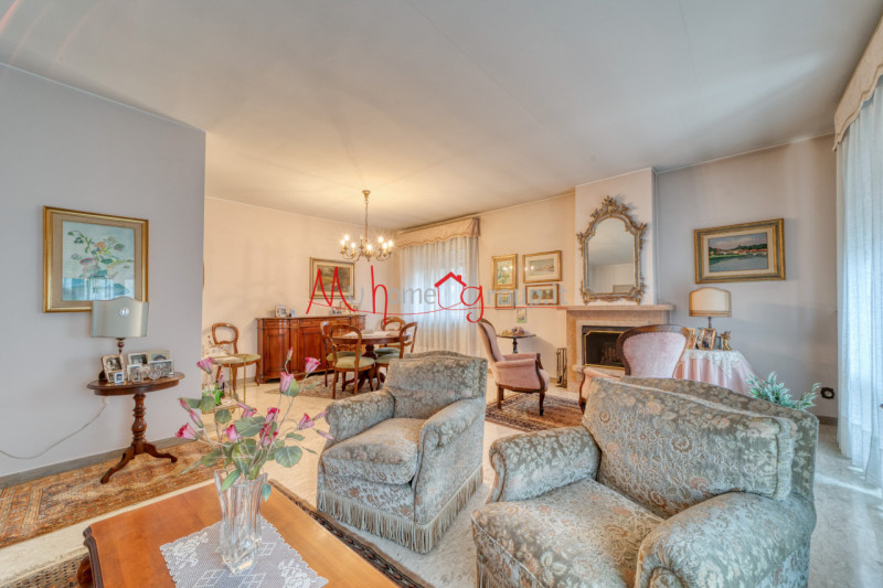 CHIESANUOVA: Villetta singola sviluppata su piano terra e primo dagli ambienti ampi e luminosi; s...