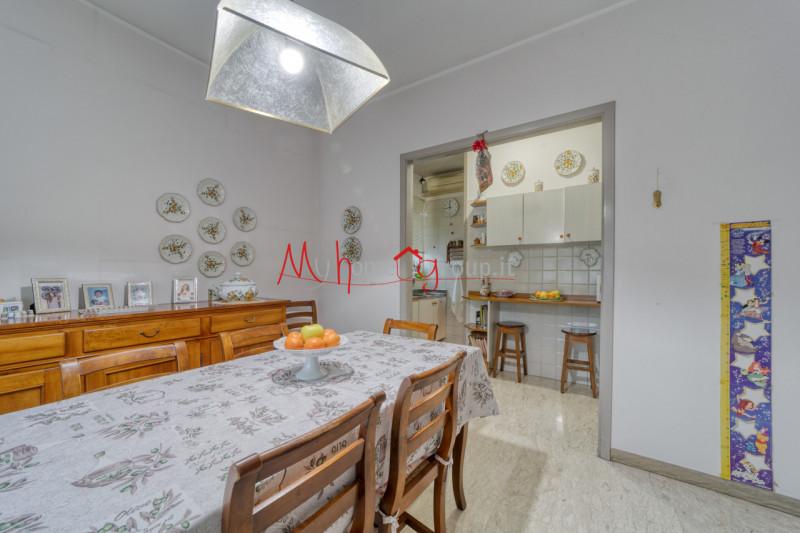 CHIESANUOVA: Villetta singola sviluppata su piano terra e primo dagli ambienti ampi e luminosi; s...